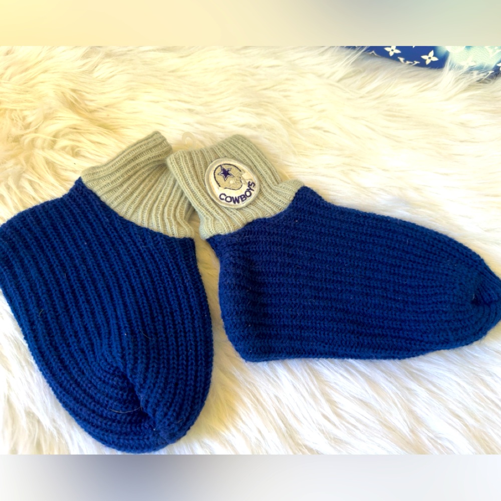 EUC NFL Dallas Cowboys Blue and‎ Gray Knit Slippers Socks One Size